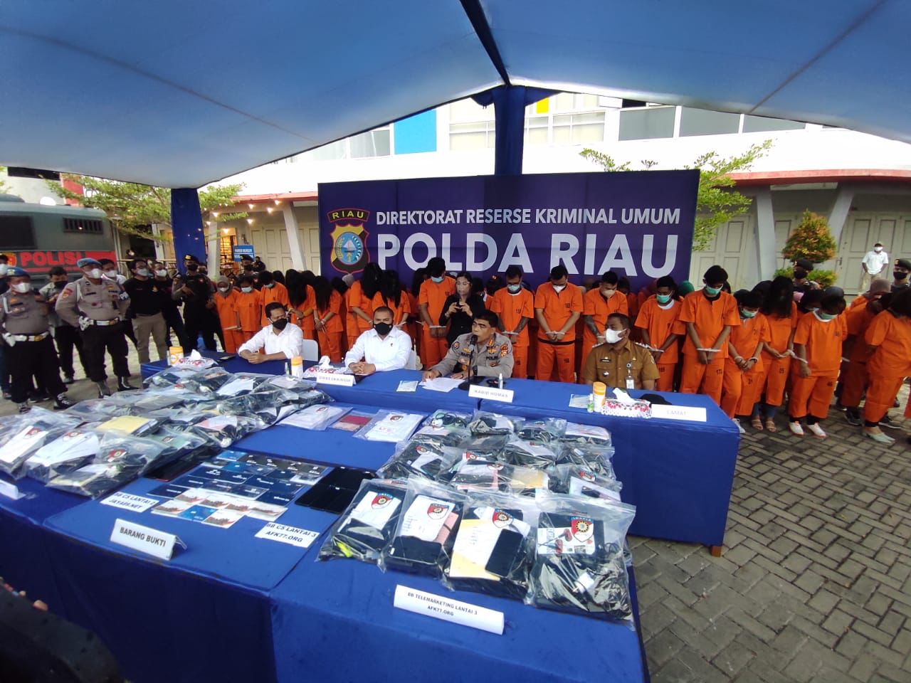 Polda Riau Grebek Judi Online di Ruko 3 Lantai, Amankan 59 Pekerja